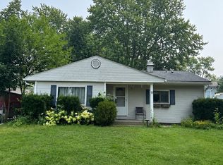 9 Hickory Dr, Carpentersville, IL 60110