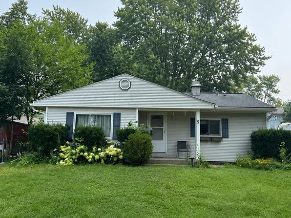 9 Hickory Dr, Carpentersville, IL 60110