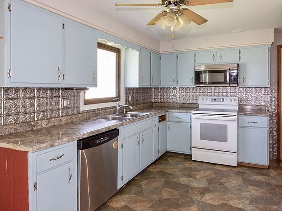 4th image of 1349 Arrowhead Dr