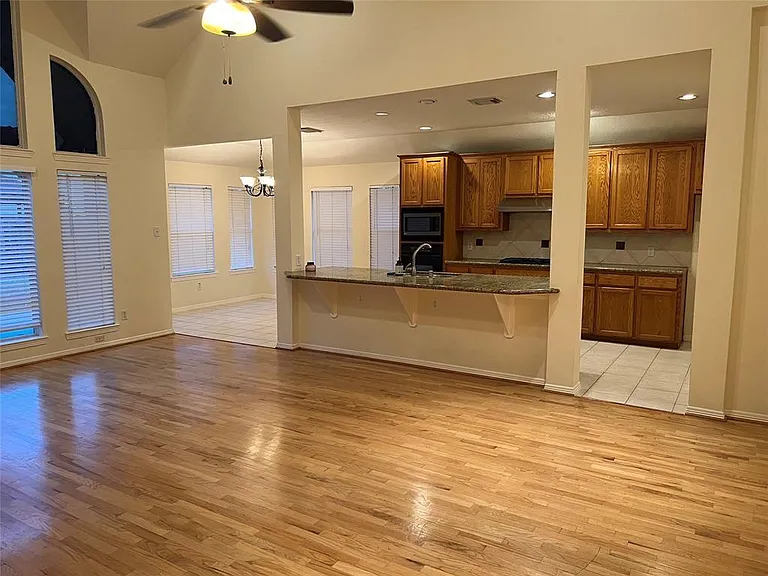 17707 Cypress Laurel St — Photo 6