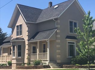 9 E 3rd St, East Dundee, IL 60118