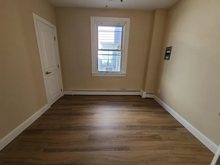 16 N Main St — Photo 3