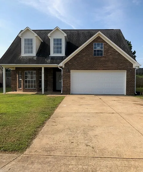323 Hayat Loop — Photo 1