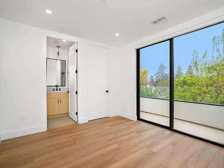 4541 Tujunga Ave — Photo 12