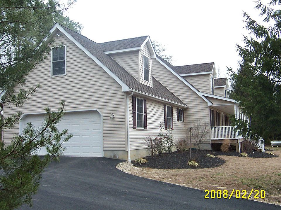 Driveway entrance to side load 2 car attached garage