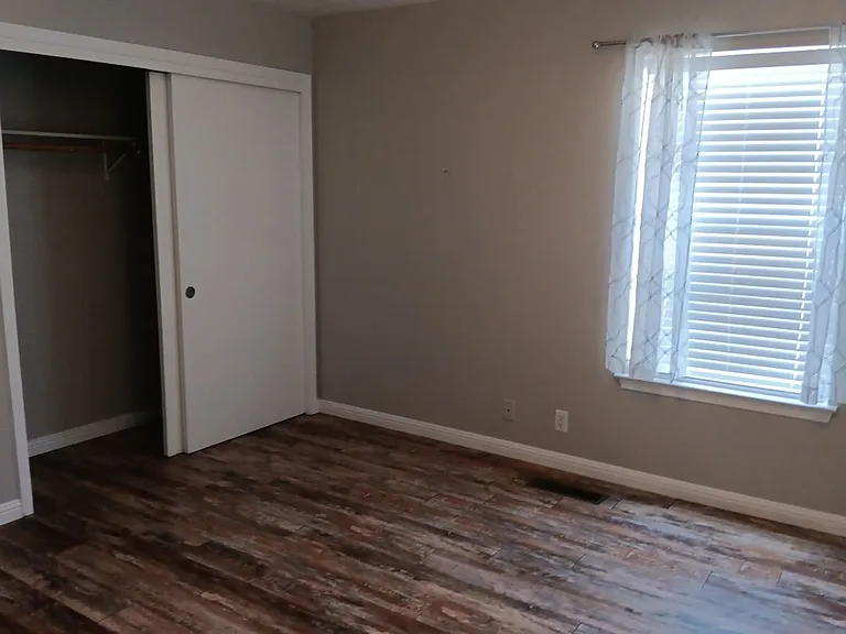 506 Phoenix Ave NW — Photo 9