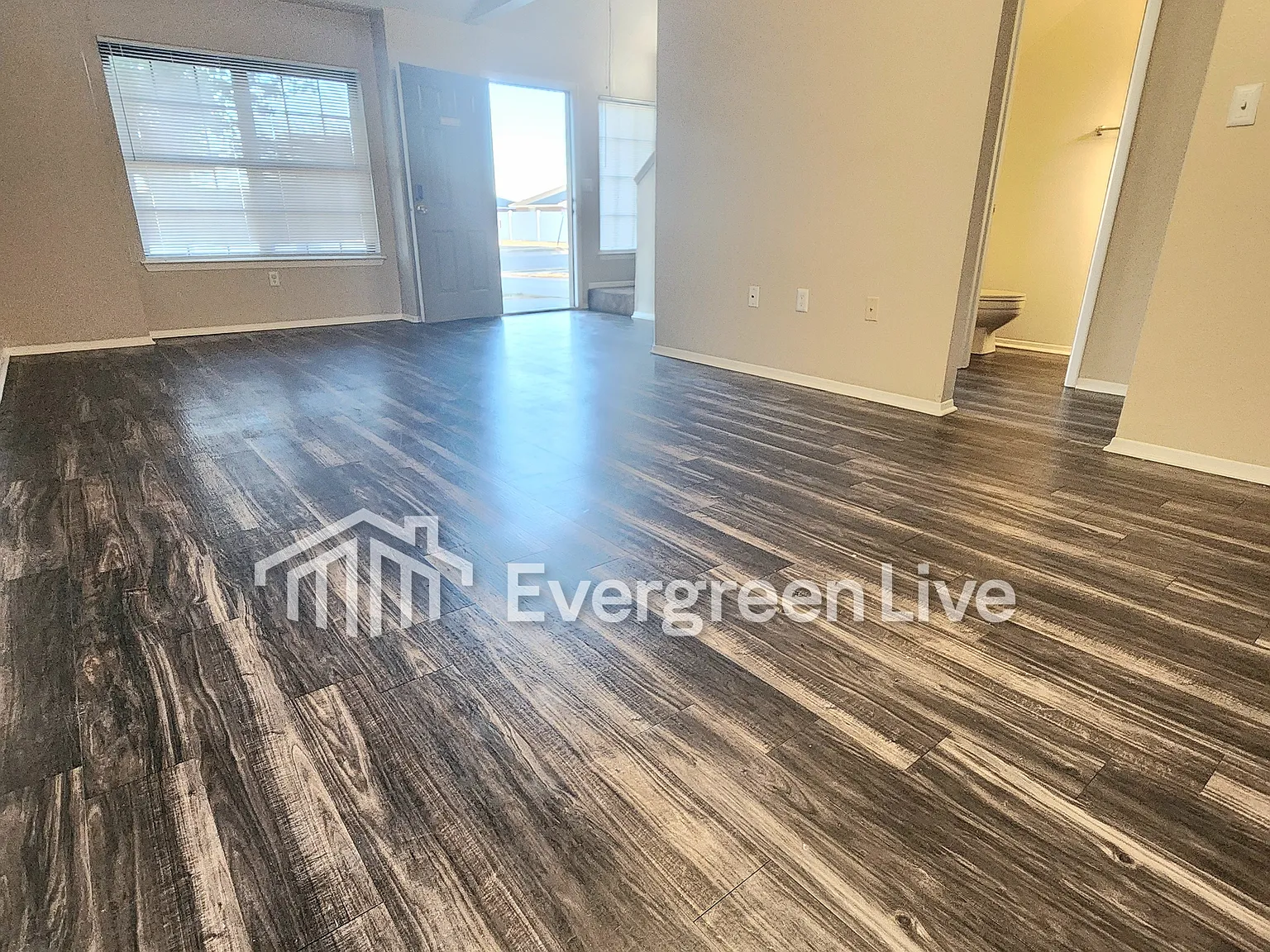 4 bed, 2.5 bath, 1484 sqft, $1,345 — Photo 4