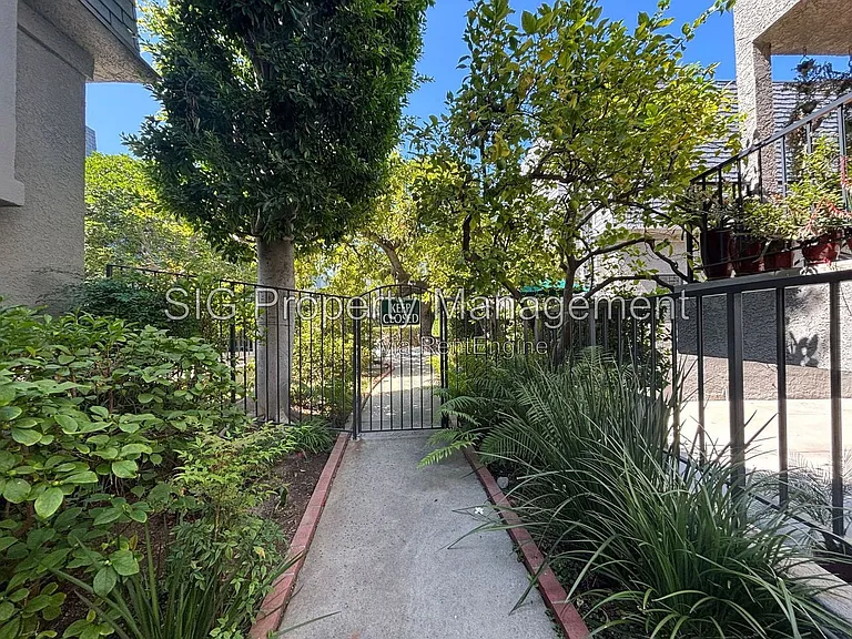 352 S Orange Grove Blvd #15 — Photo 22