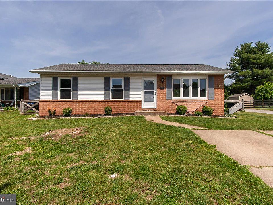 1st image of 10 Cambridge Ct