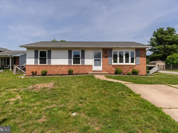 10 Cambridge Ct, Taneytown, MD 21787