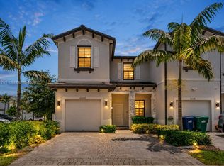 Vista Lago, Miami Gardens, FL 33169