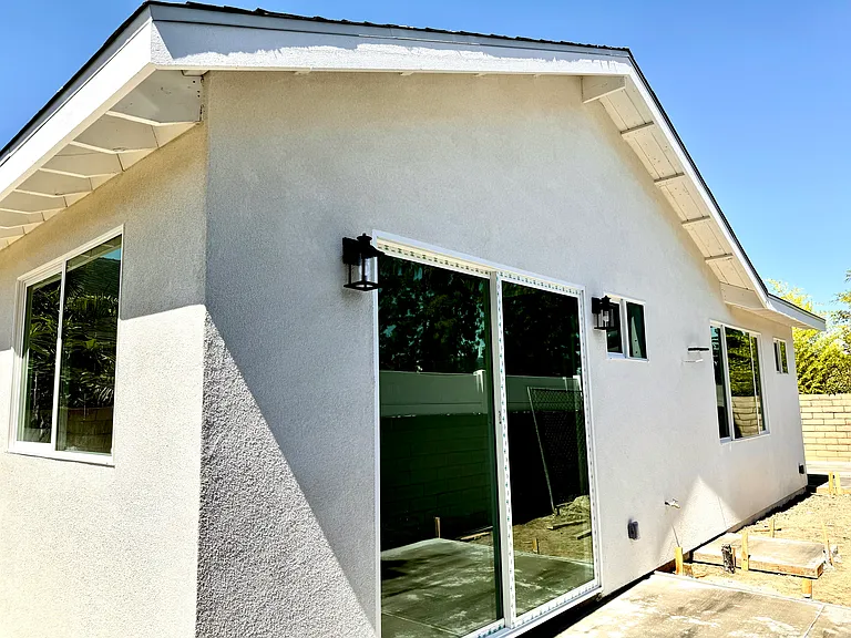 La Perla Ave — Photo 13
