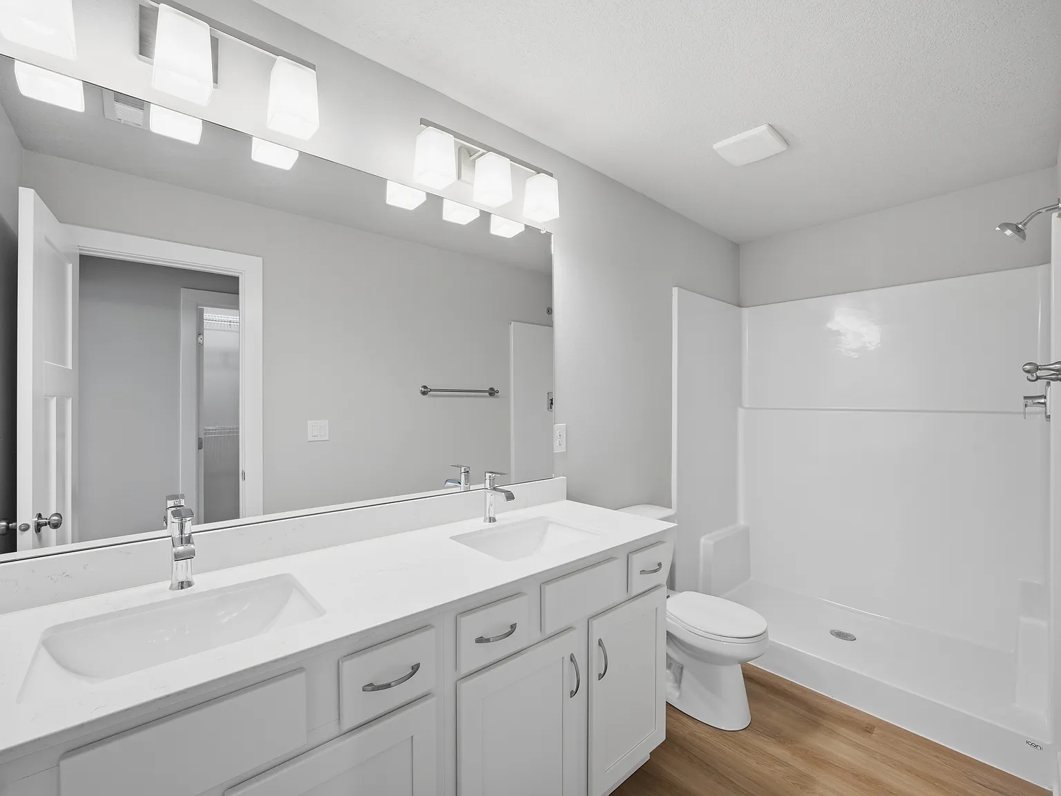 4 bed, 2.5 bath, 1708 sqft, $2,050 — Photo 4