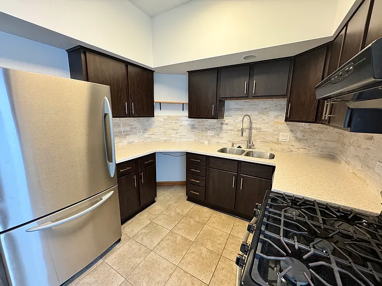 2430 N Southport Ave #2F — Photo 9