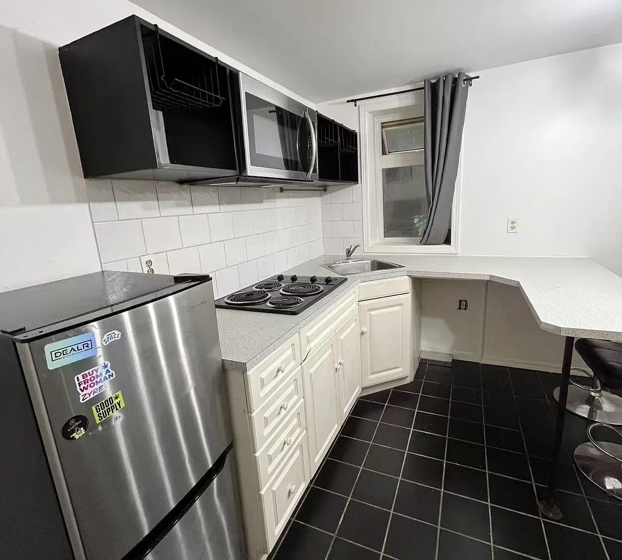 Studio, 187 sqft, $1,490 — Photo 2