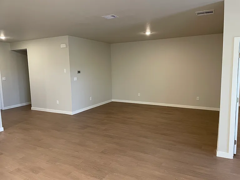 1405 Irigoyen St — Photo 11