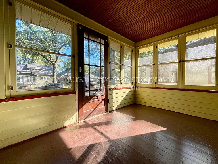 1183 Emerson Ave — Photo 4