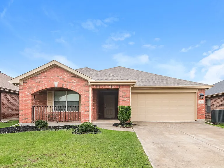 713 Cedar Cove Dr — Photo 1