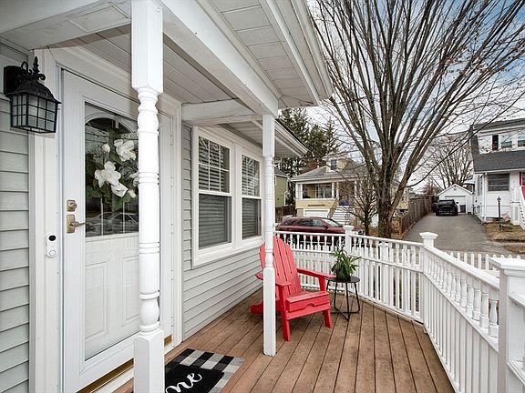 3rd image of 271 Holbrook Rd
