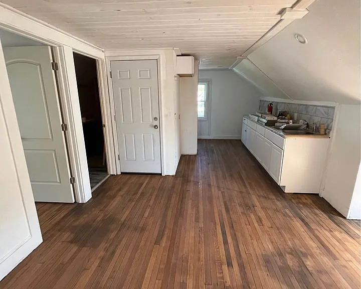 10 Jefferson Ave #3 — Photo 1