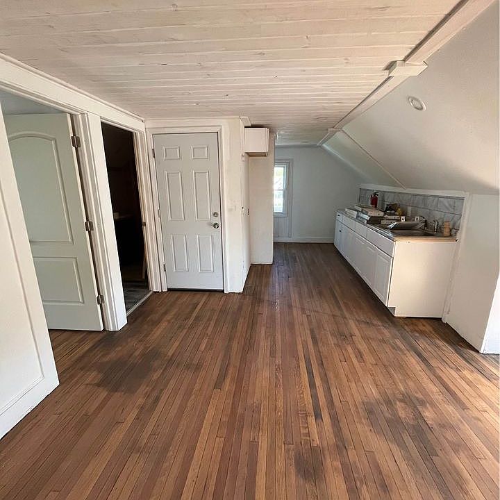 1st image of 10 Jefferson Ave #3