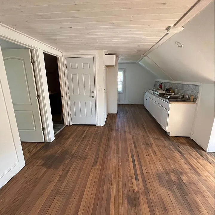 10 Jefferson Ave #3