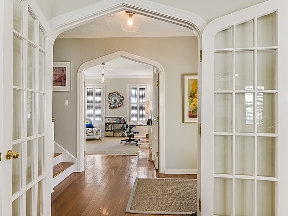 5th image of 204 W 32nd St
