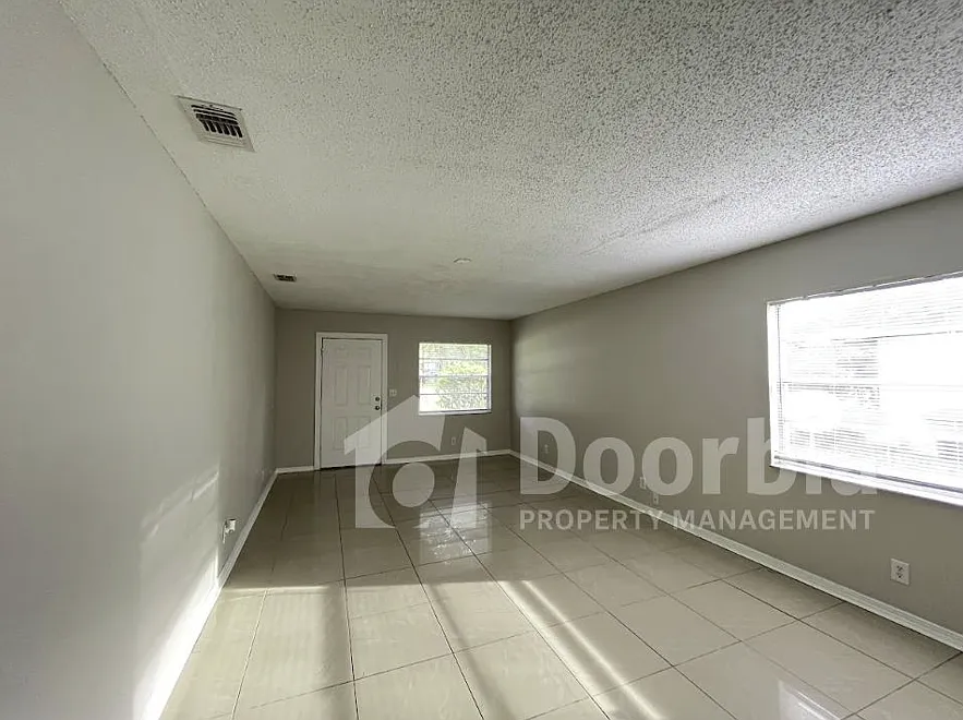 2 Bedroom, 2 Bathroom Single Story Duplex — Photo 3