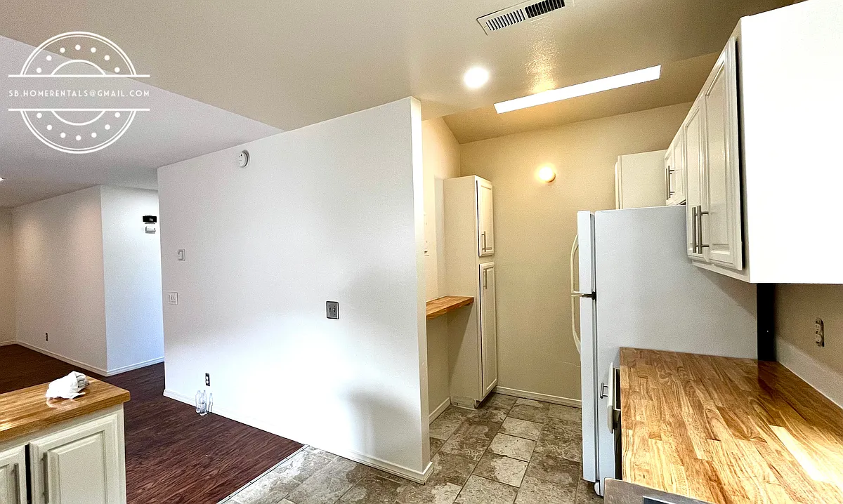 Building Photo - 733 W Figueroa St #B