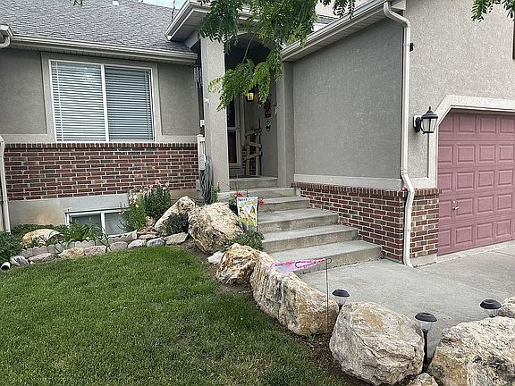 2nd image of 3784 Parker Dr
