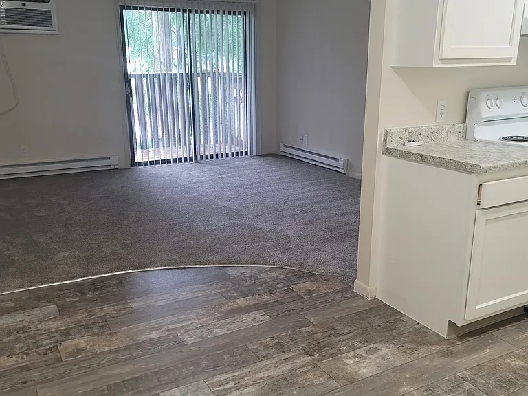 Sunset Lake Apartments — Photo 8