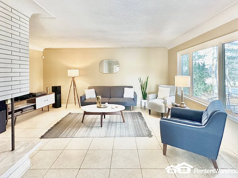 3006 Fleur Dr — Photo 1