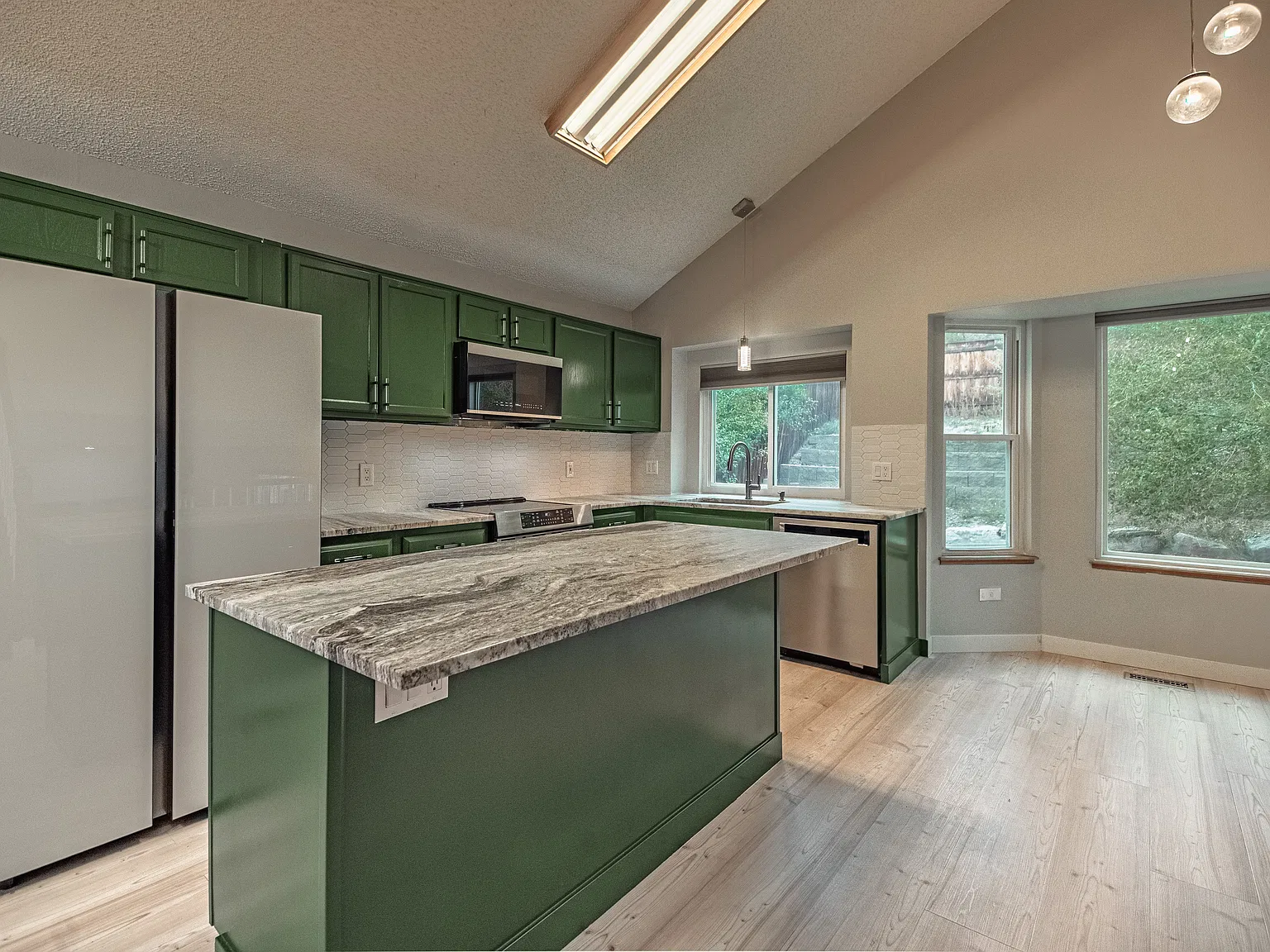 4 bed, 1800 sqft, $2,900 — Photo 4