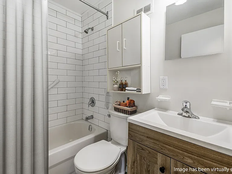 59 Perry St — Photo 23