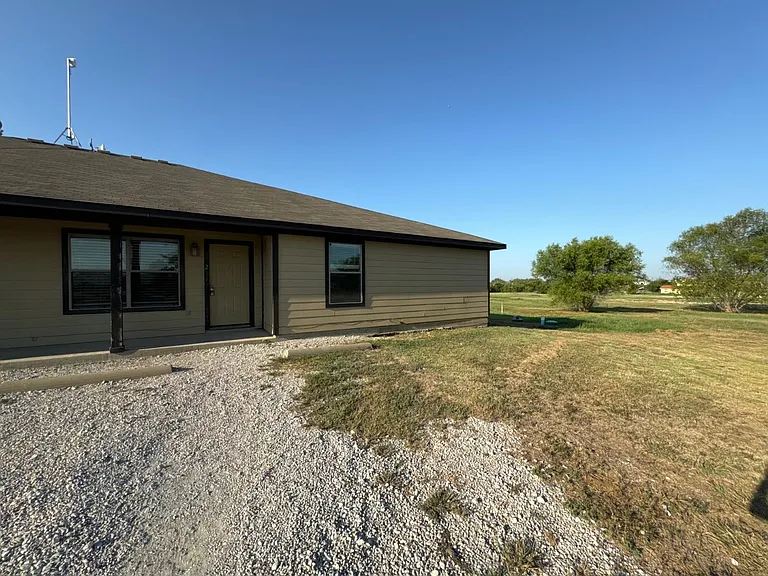 2725 Lovers Ln — Photo 36