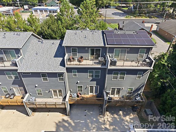 2nd image of 1321 Queen Lyon Ct