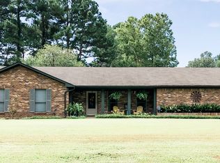 1304 River Bend Cv, Vicksburg, MS 39183