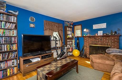 3rd image of 107 Ettrick St