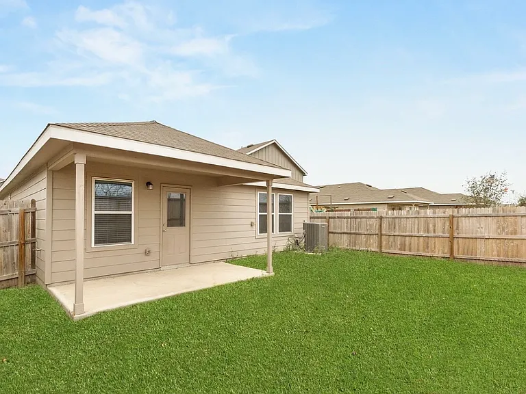 4138 Lily Glade Ln — Photo 2