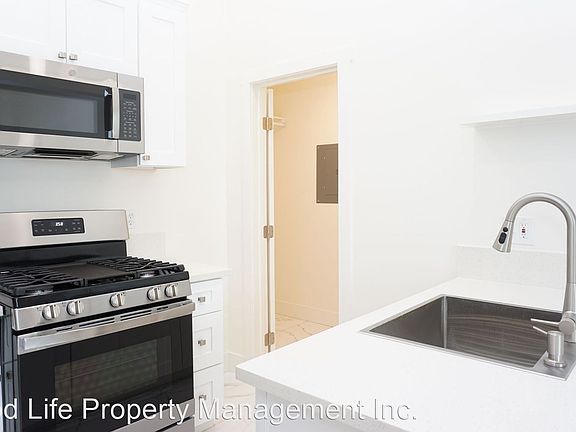 5th image of 849 22nd St Unit 2