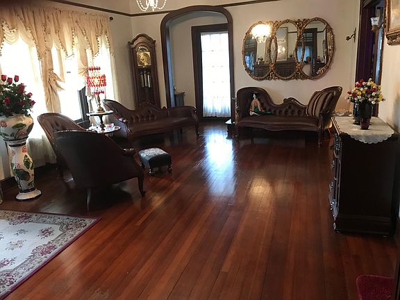 4th image of 4408 Putnam St
