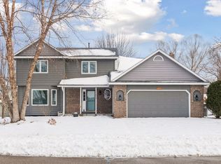 475 Oak Hill Rd, Chaska, MN 55318