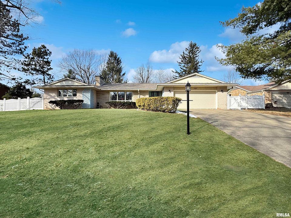 1st image of 1005 W Oakglen Dr