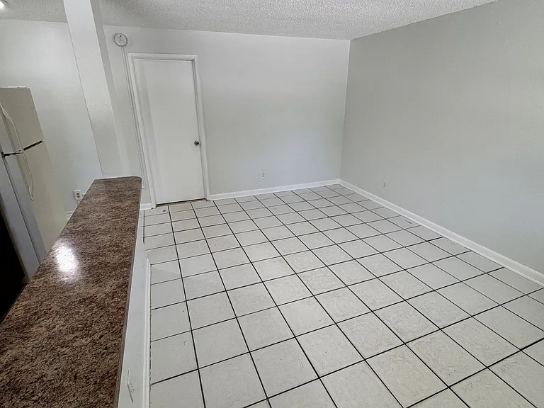 1115 SW 15th Ter #2 — Photo 2