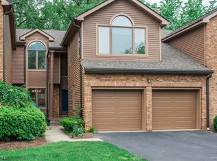 79 Lakeview Dr, Old Tappan, NJ 07675