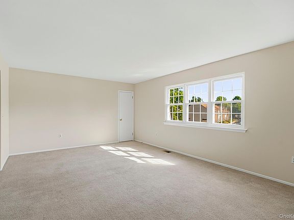 5th image of 39 Weathervane Dr APT 24