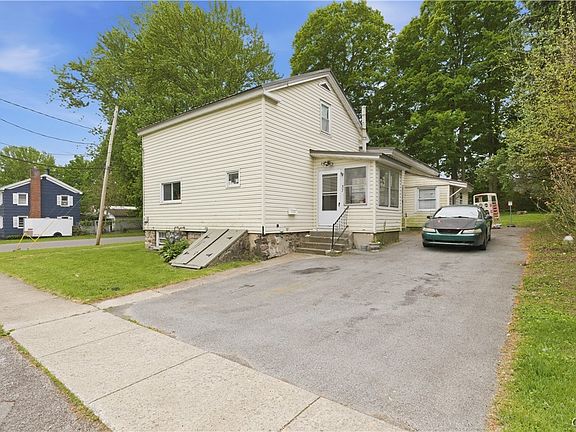 3rd image of 2 Seneca St