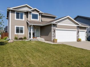 5530 148th Cir, Urbandale, IA 50323