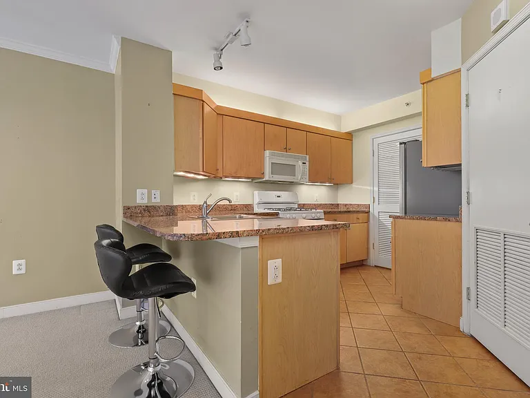 616 E St NW #1005 — Photo 11