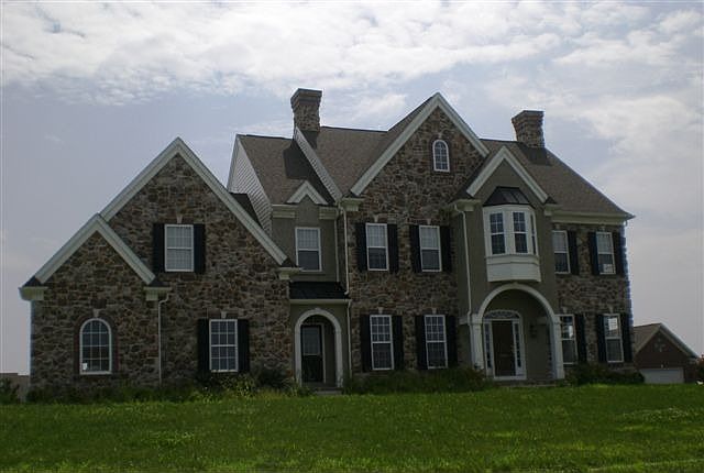 1st image of 208 Sammons Pond Dr
